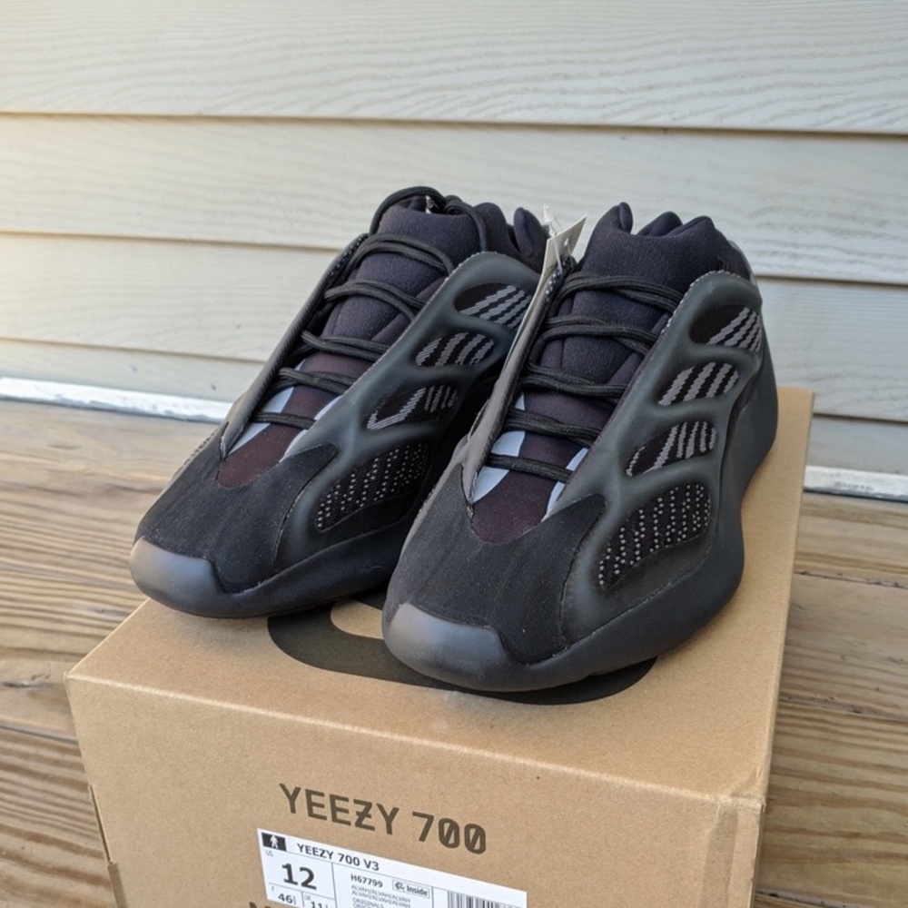 Yeezy 700 V3 Alvah